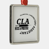 CLAスローガン – 素晴らしく正確！研究室 メタルオーナメント (右)