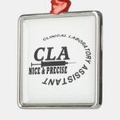 CLAスローガン – 素晴らしく正確！研究室 メタルオーナメント (左)