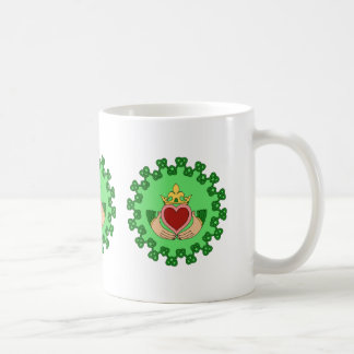 Claddagh+グリーン+ノットワーク コーヒーマグカップ