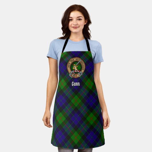 Clan Gunn Crest Apron エプロン (着用した状態)
