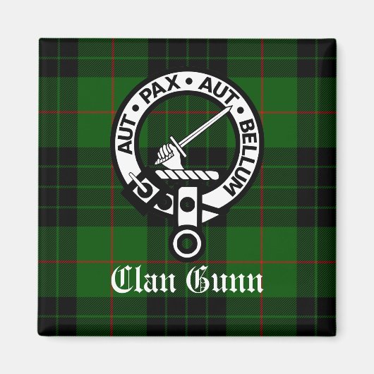 Clan Gunn Crest Badge and Tartan マグネット (正面)