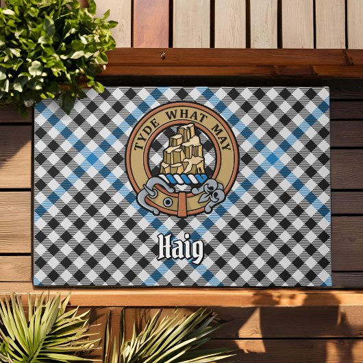 Clan Haig Crest over Check Tartan ドアマット