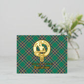 Clan MacFarlane Crest over Ancient Hunting Tartan 箔招待状ポストカード (立ち正面)