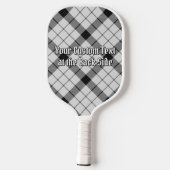 Clan MacFarlane Crest over Black and White Tartan ピックルボールラケット (裏面)