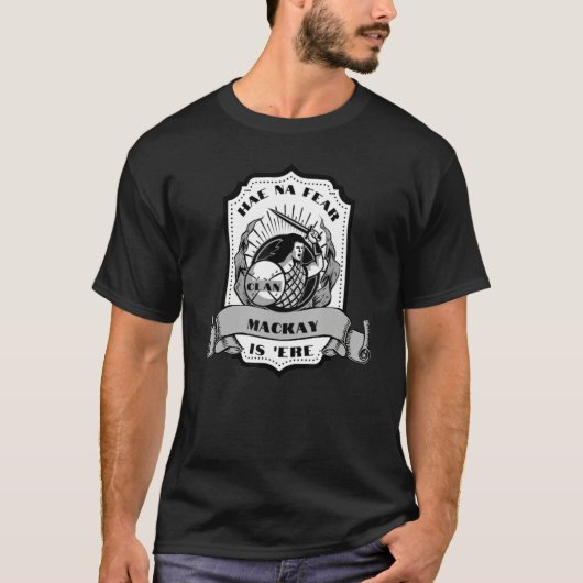 Clan MacKay Swordsman Scottish Badge Highland Game Tシャツ (正面)