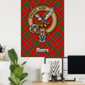 Clan Munro Crest over Tartan ポスター (ホームオフィス)
