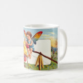 Clapsaddle: 鶏を持つイースター妖精 コーヒーマグカップ (正面右)
