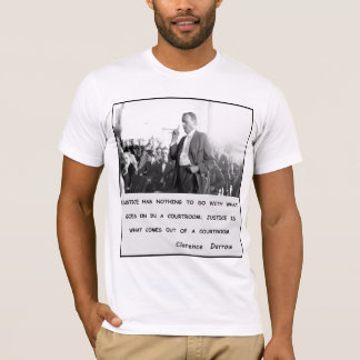 Clarence Darrowの正義は法廷の出かけます Tシャツ