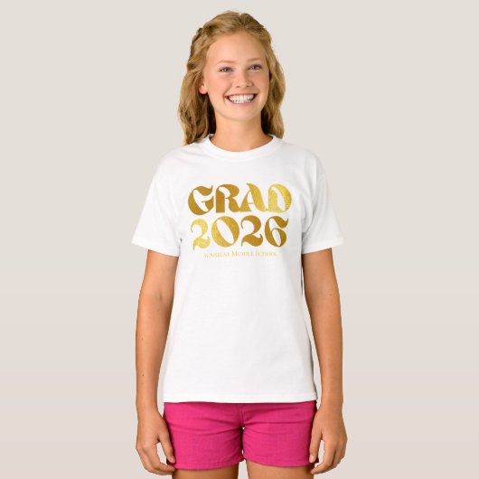 Class of 2026 Black and Gold Typography Middle Tシャツ (正面フル)