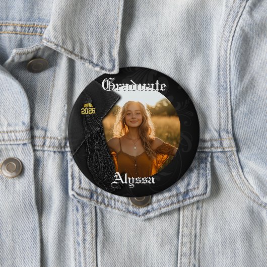Class of 2026 Black Tassel Dignified Graduation 缶バッジ (インサイチュ)