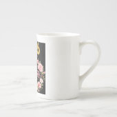 Class of 2026 Graduate She Did It Pink Floral Grad ボーンチャイナマグカップ (右)