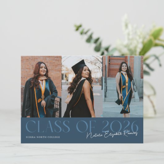 Class of 2026 Script Name Navy Blue Grad Photo 案内状 (スタンド正面)