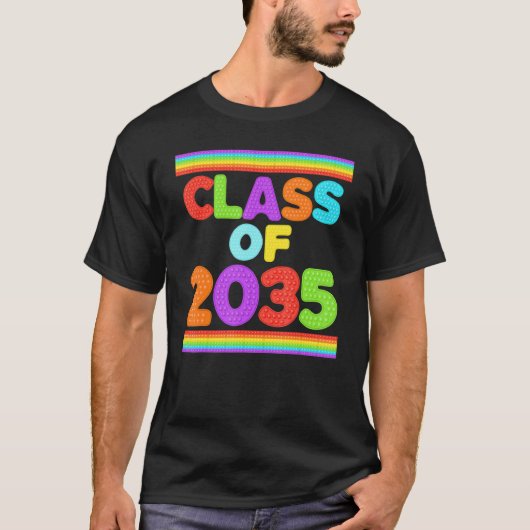 Class of 2035 Growing With Me Kindergarten Graduat Tシャツ (正面)