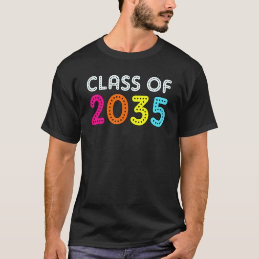 Class Of 2035 Kindergarten Pre k Grow with Me Grad Tシャツ (正面)