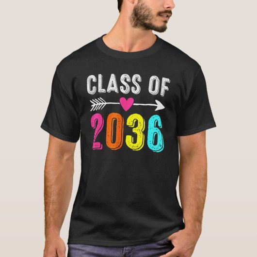 Class Of 2036 Kindergarten Pre K Grow With Me Grad Tシャツ (正面)