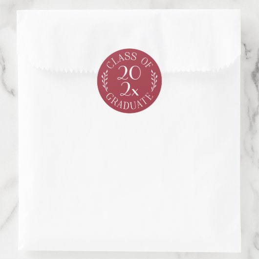 Class of Year Graduate Chic Burgundy White Enblm ラウンドシール (バッグ)