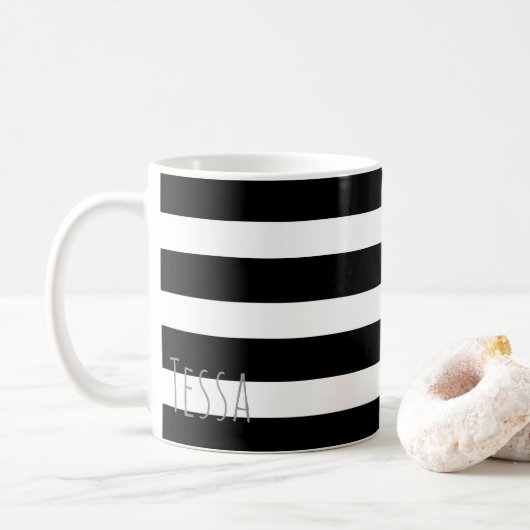 Classic Black and White Stripes Chic Minimalist コーヒーマグカップ (ドーナツ)