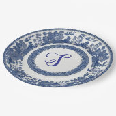 Classic Blue Willow Pattern Custom Script Monogram ペーパープレート (アングル)