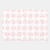 Classic Christmas Snowflakes, Red Green White Pink ラッピングペーパーシート (正面)