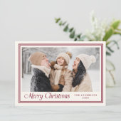 Classic Cranberry Border Merry Christmas Photo シーズンカード (スタンド正面)