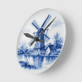 Classic Delft Blue Windmill Canal Scene ラウンド壁時計 (傾斜)