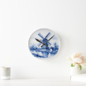 Classic Delft Blue Windmill Canal Scene ラウンド壁時計 (ホーム)