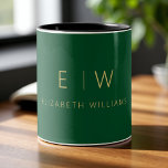Classic Emerald Green Gold Minimalist Monogram ツートーンマグカップ<br><div class="desc">Enjoy your favorite drink with this classic emerald green gold minimalist monogram two-tone coffee mug. Featuring a rich emerald green background, elegant gold typography, and a sleek modern layout, this personalized mug combines timeless luxury with everyday style. Perfect as a wedding gift, anniversary present, corporate giveaway, or a chic addition...</div>