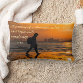 Classic Lao Tzu Journey Quote ランバークッション (ブランケット)