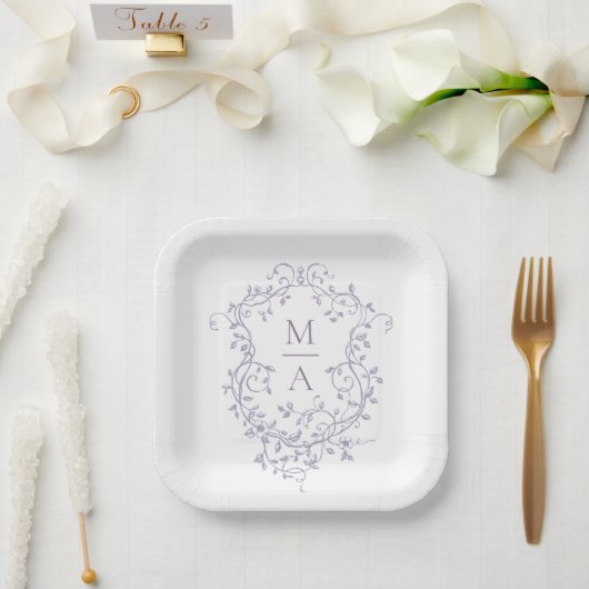 Classic Lavender Floral Crest Monogram Wedding ペーパープレート (ウェディング)