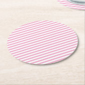 Classic Minimal Chic Light Pink and White Striped ラウンドペーパーコースター (アングル)