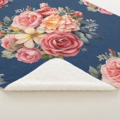Classic Pink Roses Floral on a Blue Background シェルパブランケット (3/4)