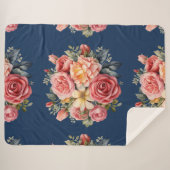 Classic Pink Roses Floral on a Blue Background シェルパブランケット (正面(横))