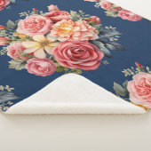 Classic Pink Roses Floral on a Blue Background シェルパブランケット (3/4)