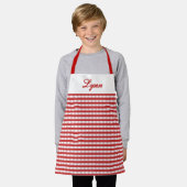 Classic Red & White Gingham | Personalized Name エプロン (着用した状態)