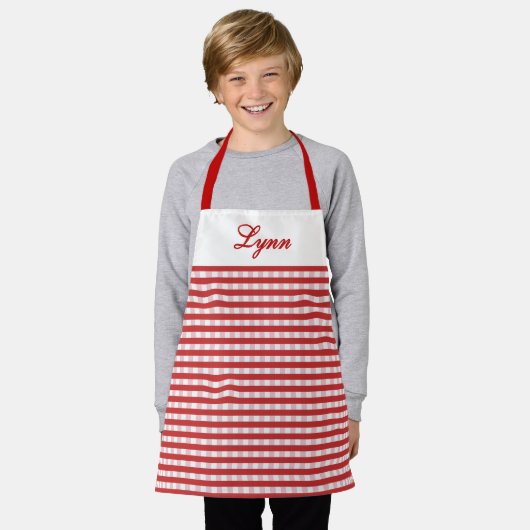 Classic Red & White Gingham | Personalized Name エプロン (着用した状態)