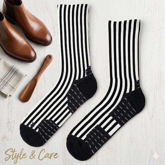 Classic White and Black Stripe Decorative ソックス