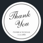 Classiy Black エレガント and White's 結婚 Thank You ラウンドシール<br><div class="desc">白と伝統的白のクラシックで結婚のステッカーは、薄いデザインの中で書シンプルの「ありがとう」と書いたを備えエレガントたステッ縁どク。この上品なデザインはAのにフォーマル最適で結婚ある。このステッカーは素晴らし封筒用シールやパーティーの好意として使われている。</div>