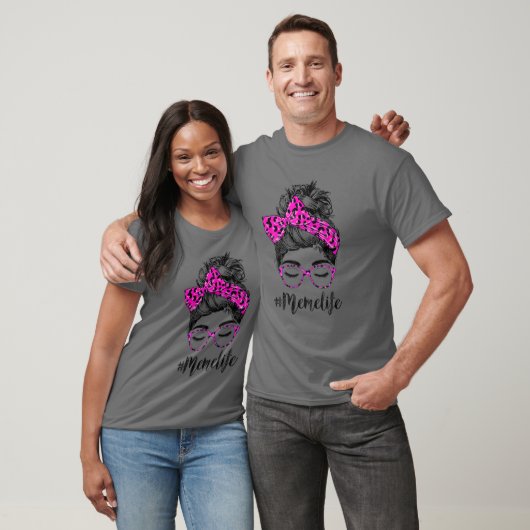 Classy Meme Life Messy Bun Pink Leopard Print Moth Tシャツ (ユニセックス)