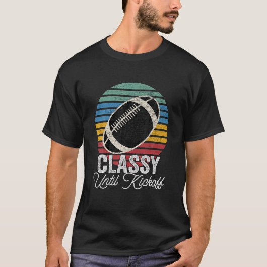 Classy Until Kickoff Funny Football Retro Vintage Tシャツ (正面)