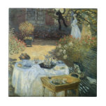 Claude Monetによる昼食会、ヴィンテージ印象派 タイル<br><div class="desc">クロード・モネのランチョン(1876)はヴィンテージの印象派のアート素晴らし自然で絵画、午後のお茶と庭園で春シーズンのピクニックランチを取り上げている。子どもが遊おもちゃ付きで静かに地面に寝ている。アーティストについて：クロード・モネ(1840-1926)は印象派の運動の創始者であフランスのり絵画、その絵画の大部分は「空中に浮かぶ」（野外に浮かぶ）スタイル印象派の風景である。</div>