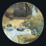 Claude Monetによる昼食会、ヴィンテージ印象派 ラウンドシール<br><div class="desc">クロード・モネのランチョン(1876)はヴィンテージの印象派のアート素晴らし自然で絵画、午後のお茶と庭園で春シーズンのピクニックランチを取り上げている。子どもが遊おもちゃ付きで静かに地面に寝ている。アーティストについて：クロード・モネ(1840-1926)は印象派の運動の創始者であフランスのり絵画、その絵画の大部分は「空中に浮かぶ」（野外に浮かぶ）スタイル印象派の風景である。</div>