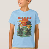 Claw vs Paw – Funny Samurai Cat and Dog Tシャツ (正面)