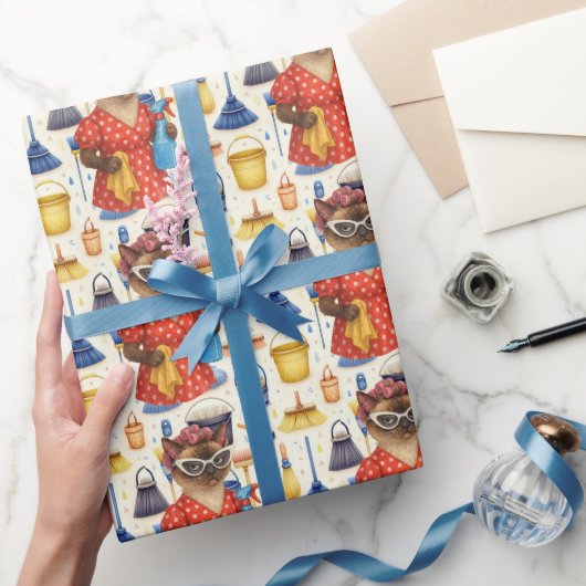 Cleaner House Wife Cat is cleaning the house ラッピングペーパー (ギフト)