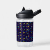 Clear plastic sippy cup with a dark blue sleeve ウォーターボトル (左面)