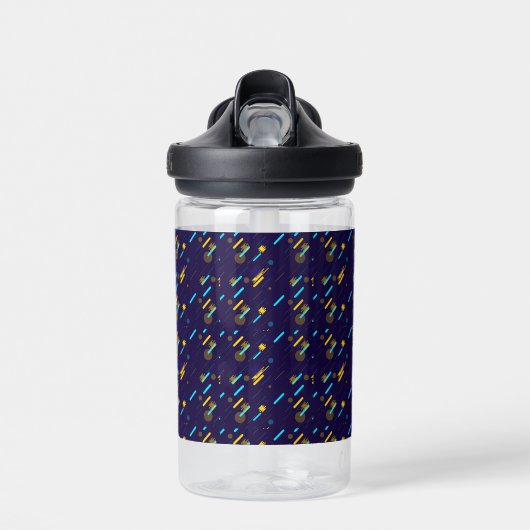 Clear plastic sippy cup with a dark blue sleeve ウォーターボトル (正面)
