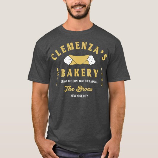 Clemenzas Bakery Leave The Gun Take The Cannoli Tシャツ (正面)