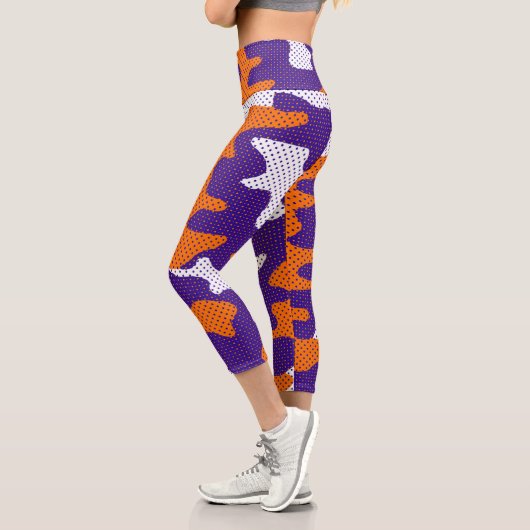 Clemson-Inspired Orange & Purple Tiger Camo カプリレギンス (左)