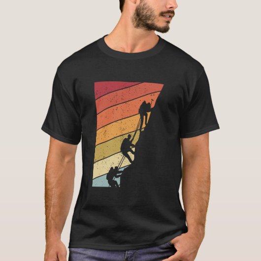 Climbing Silhouette on Distressed Rainbow Tシャツ (正面)