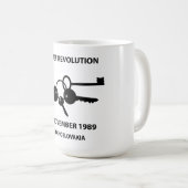 Clinking keys - velvet revolution symbol コーヒーマグカップ (正面右)