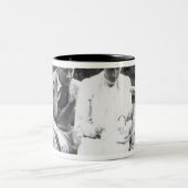 CliveおよびジュリアンのBell 1910年が付いているヴァージニアWoolf ツートーンマグカップ (中央)